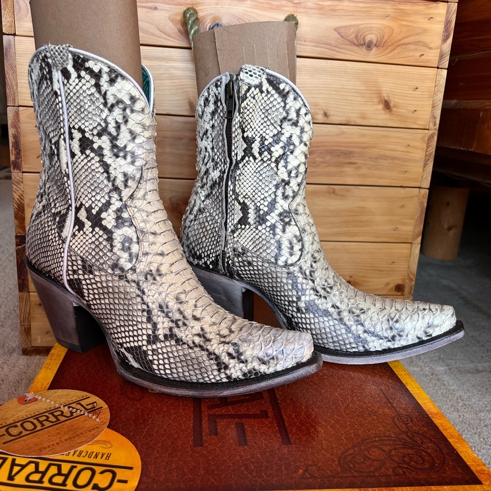 BRAND NEW! Corral Boots A3791 Python Zipper Ankle Boot